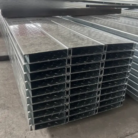 Prefabrikované podlahové palubní panely z nelité oceli